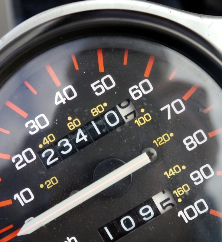 speedometer g447546e31 1920 734x800 - Checking the chassis number - what is it useful for?