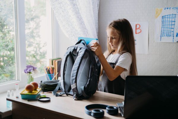 Why GPS trackers for school bags are so important back to school schoolchildren hygiene safety pre 2022 02 01 22 39 16 utc 600x400 - Why GPS trackers for school bags are so important