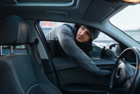 Locate cars for free with GPS - does it even work? car robber opening door risk job stealing 2021 08 27 09 44 25 UTC 599x400 - Locate cars with GPS for free - does it even work?